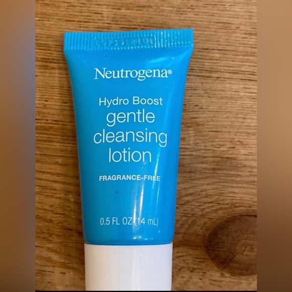 Neutrogena® (Sample 0.5Fl Oz) Unisex Hydro Boost Gentle Cleansing Lotion - Picture 1 of 4